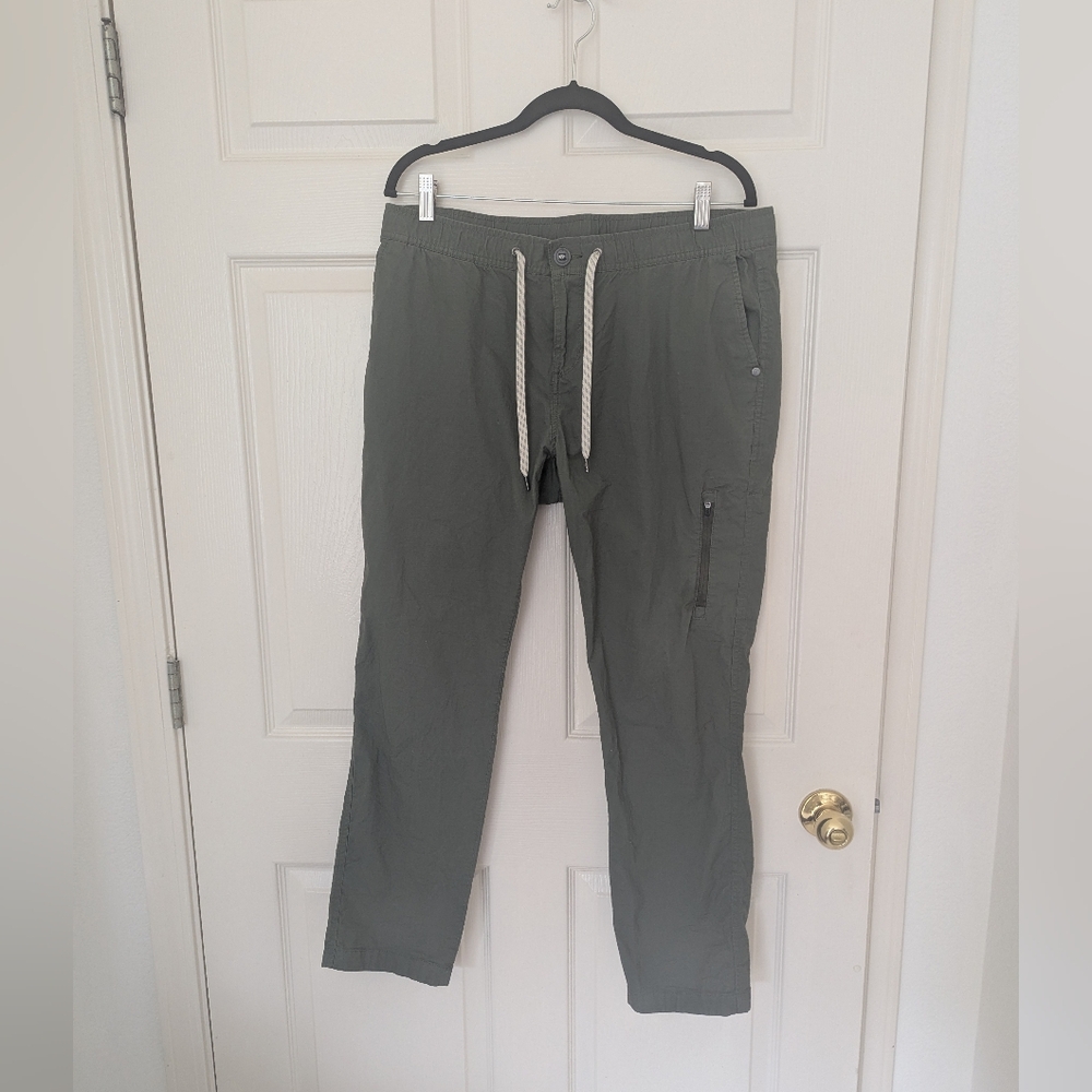 Vuori Women's Ripstop Pants in Green